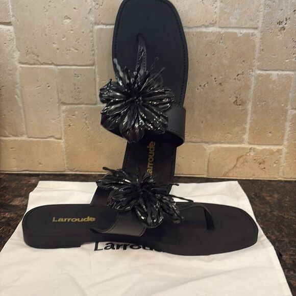 Larroud’e Hibiscus Sandal Black Flower Flip Flop Sandal/Dust Bag size 6/7 - Picture 6 of 9